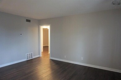 3701 Southmoor Ln unit 3E, Wichita Falls, TX 76302 - photo 3