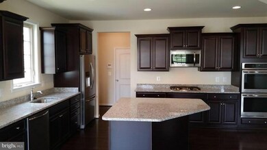 9052 Chynoweth St, Lorton, VA 22079 - photo 2