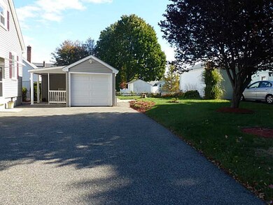 98 Vivian Ave, Pawtucket, RI 02860 - photo 4