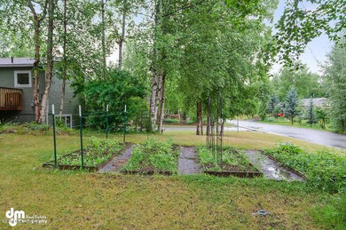 Exterior Yard_BRM_3956-SMALL