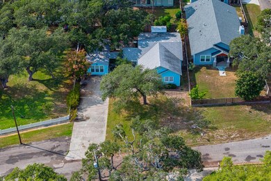 909 N Austin St, Rockport, TX 78382 - photo 5