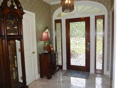 Foyer. 2 Foyer