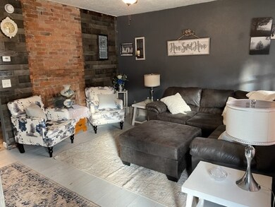 310 Longfellow St, Vandergrift, PA 15690 - photo 5