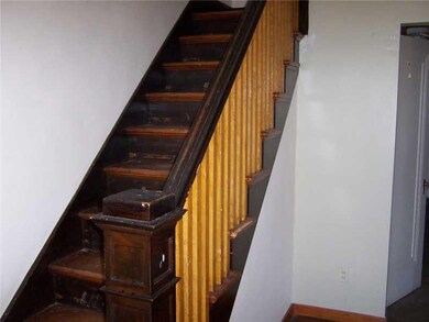 Entry/Foyer.