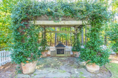 WELL DESIGNED ARBOR