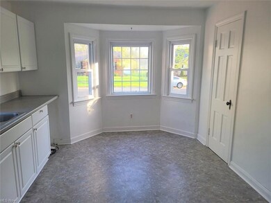 Kitchen with bay window