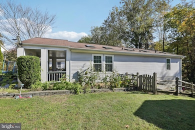 8911 Josephs Coat Ct, Jessup, MD 20794 - photo 2