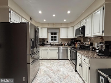 3606 Canoe Birch Ct, Fairfax, VA 22033 - photo 4