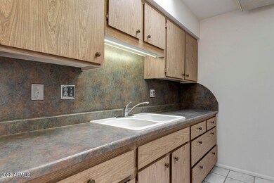 07_10026_W_Hawthorn_Dr__07_mls