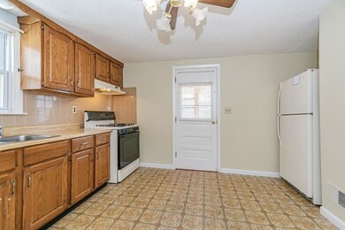 556 Central St, Lowell, MA 01852 - photo 4