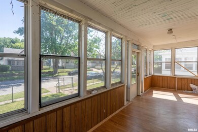 618 W 17th St, Davenport, IA 52803 - photo 2