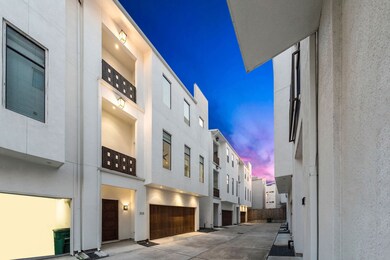 313 E 4th 1/2 St, Houston, TX 77007 - photo 3