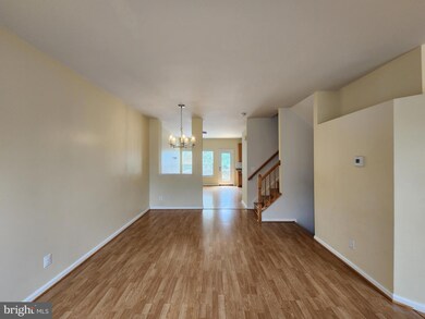 2555 James Monroe Cir, Herndon, VA 20171 - photo 2