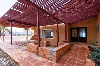 Large Front Porch Entry!