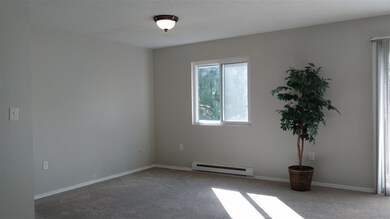 30 Mercury Dr unit 30, Londonderry, NH 03053 - photo 4