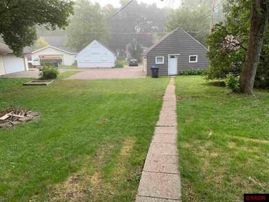 1319 N Broad St, Mankato, MN 56001 - photo 2