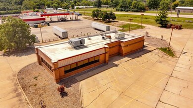 2 Plaza, Barry, IL 62312 - photo 5