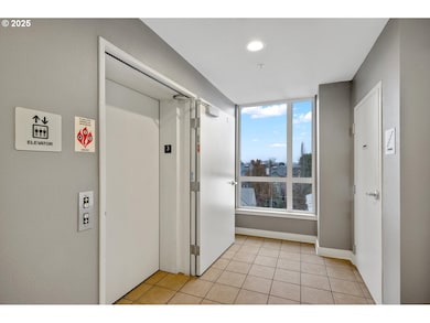 2327 NW Northrup St unit 12, Portland, OR 97210 - photo 5