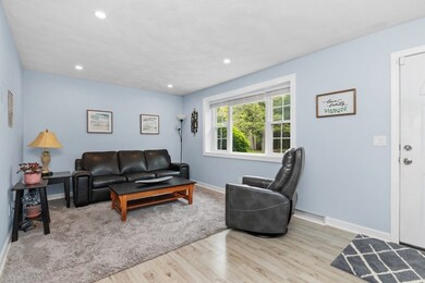 2 Treetop Ln unit 4, Kingston, MA 02364 - photo 3