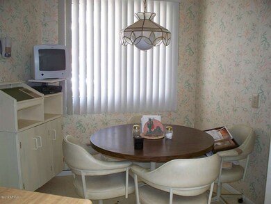 EAT-IN  KITCHEN