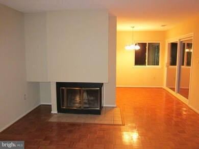 1954A Villaridge Dr unit A, Reston, VA 20191 - photo 5