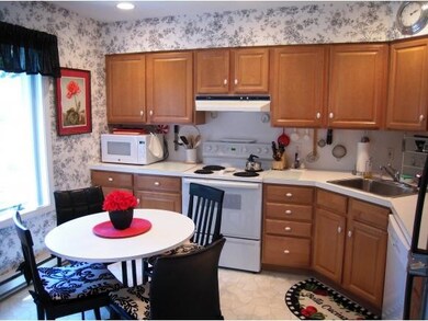 418 Lyman Batcheller Rd unit B, Hartford, VT 05001 - photo 6