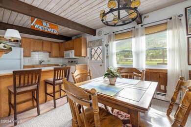 chamonix_chalets_b2_interior_dining_a