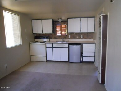 Kitchen & Living Room (unit)