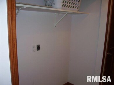 521 S Elm St, Lincoln, IL 62656 - photo 7