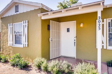 004-7-Exterior Front Entry