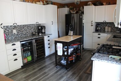 3617 Pacific St, Davenport, IA 52806 - photo 4