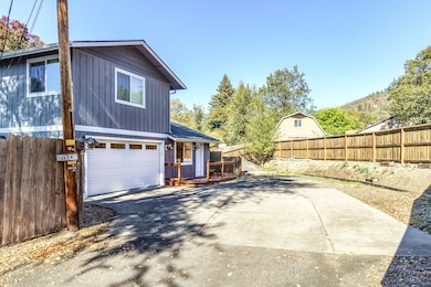 1034 NE Savage St, Grants Pass, OR 97526 - photo 6