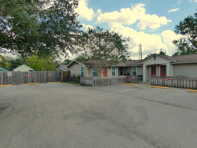 507 Houston St unit 1, Rosenberg, TX 77471 - photo 2