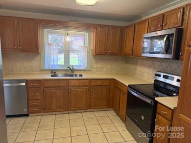 406 Windsor Ln, Statesville, NC 28677 - photo 2