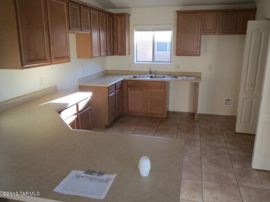 022-206828 KITCHEN