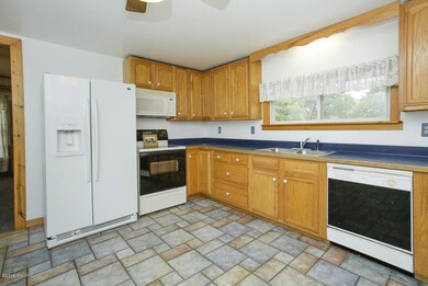 706 10th St, Plainwell, MI 49080 - photo 4