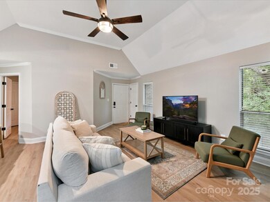 2500 Cranbrook Ln unit 11, Charlotte, NC 28207 - photo 5