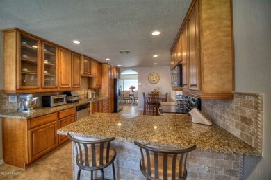 Breakfast Bar / Kitchen