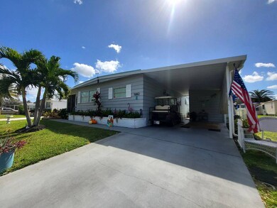 5882 Camelot Dr N unit 85, Sarasota, FL 34233 - photo 2