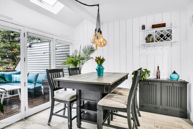eat in kitchen