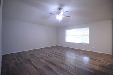 3247 Community Cir, Alvin, TX 77511 - photo 6