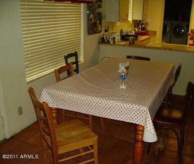 Kitchen-Breakfast Area
