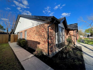 8218 Summertree Dr, Houston, TX 77040 - photo 5