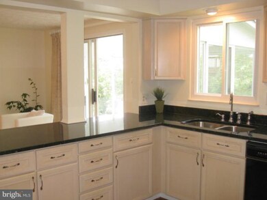 1121 Riva Ridge Dr, Great Falls, VA 22066 - photo 2