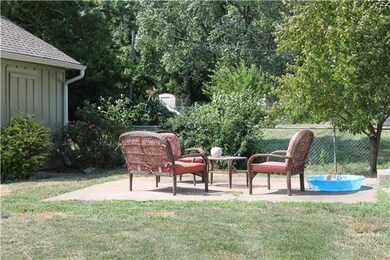 524 S Adams St, Raymore, MO 64083 - photo 7