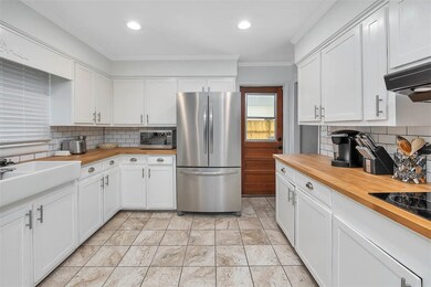 214 Menendez Ave, Saint Simons Island, GA 31522 - photo 4