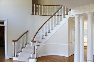 Sweeping staircase