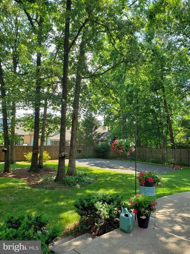 9920 Glenolden Dr, Potomac, MD 20854 - photo 3