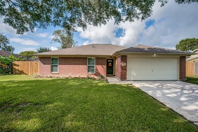 4920 Charnock Dr, Alvin, TX 77511 - photo 3