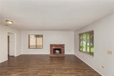 FIREPLACE IN THE ENORMOUS LIVINGROOM